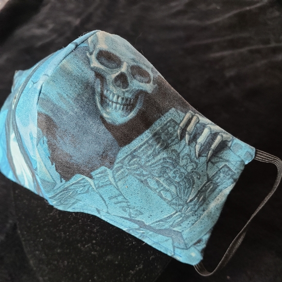 🌺Midnight Shadows Mask🌺 - Picture 3 of 3